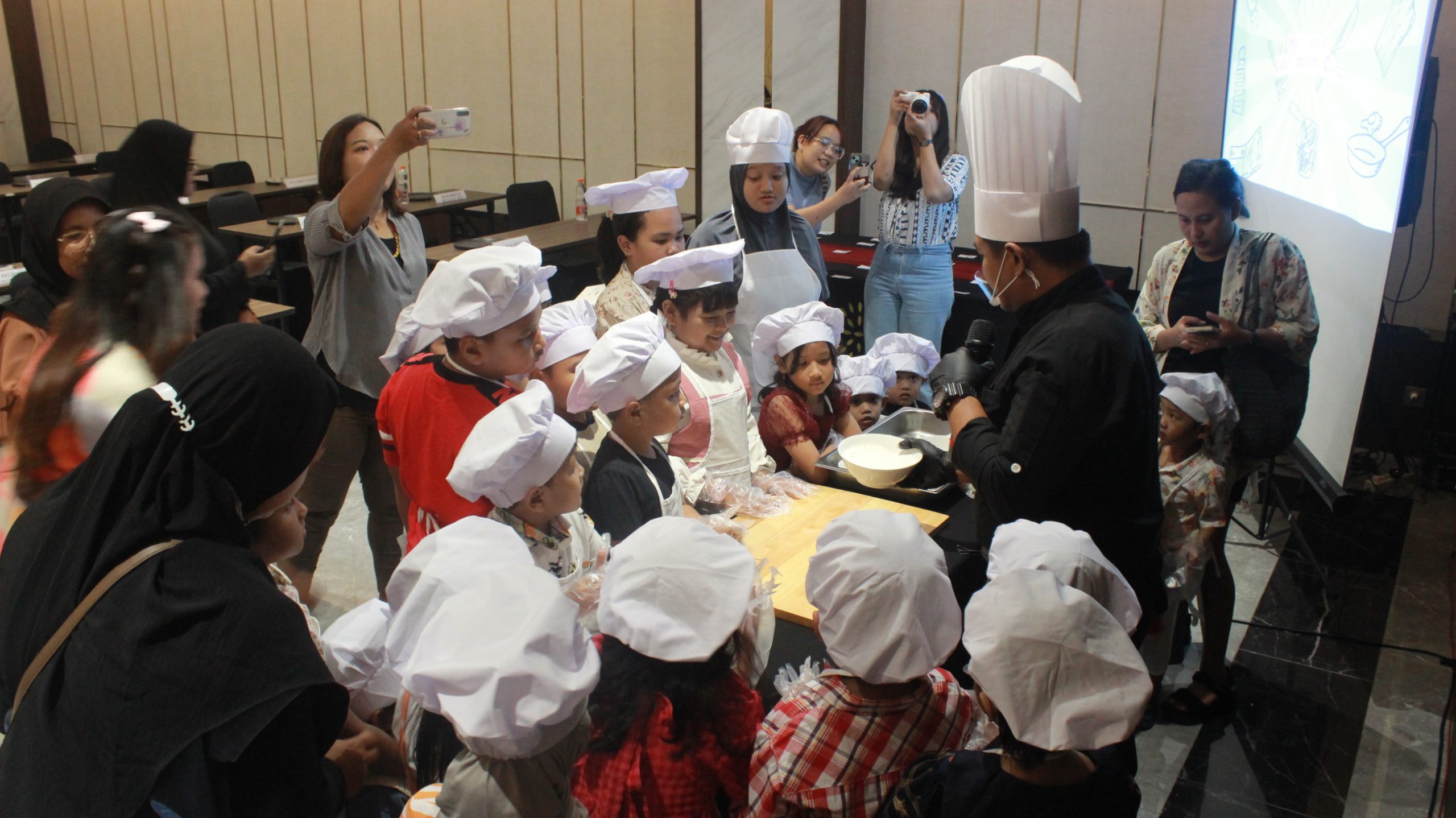 Read more about the article KIDS COOKING CLASS THE SUN HOTEL SIDOARJO
